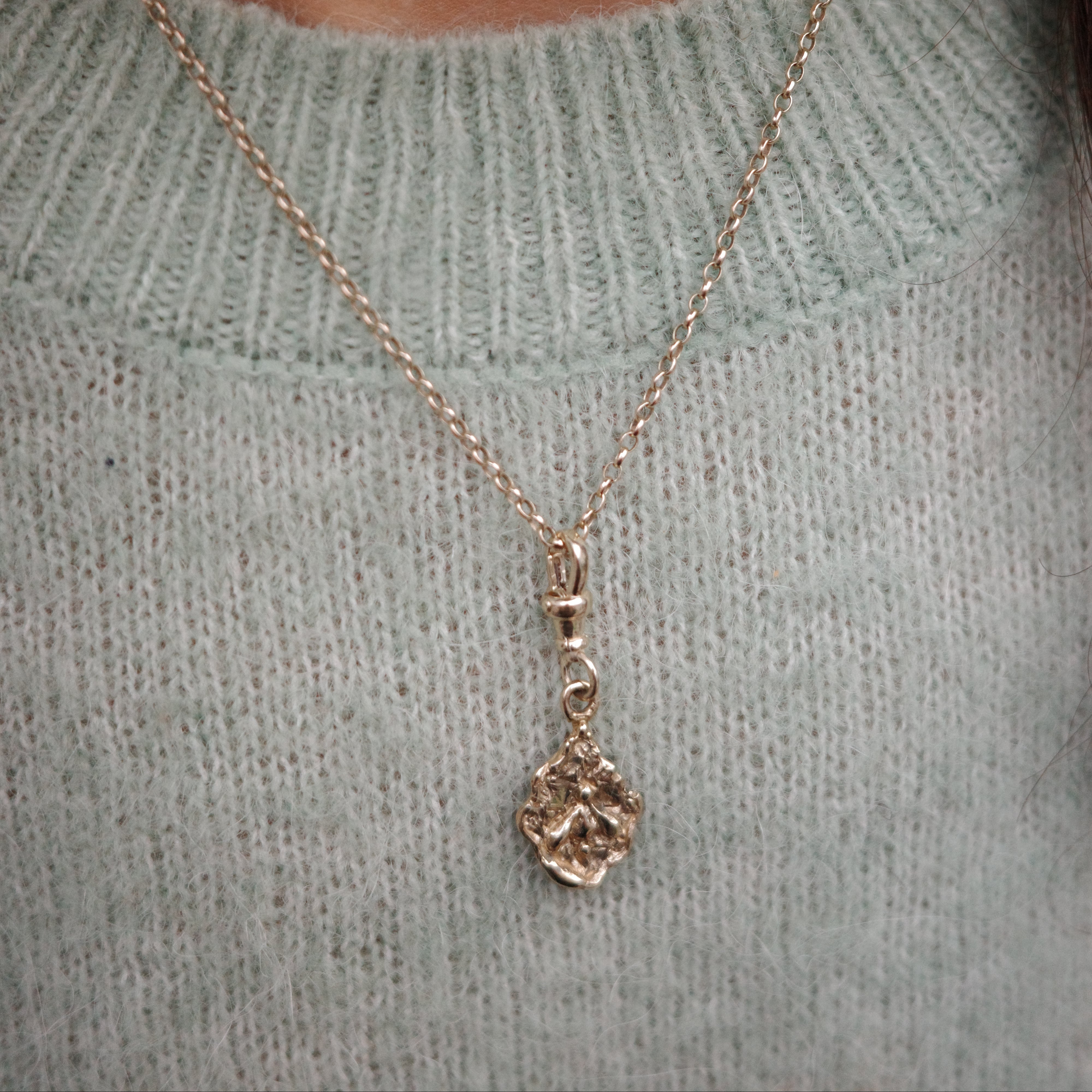 THE ECHO FLORA PENDANT — Reversible Charm (9ct Gold)