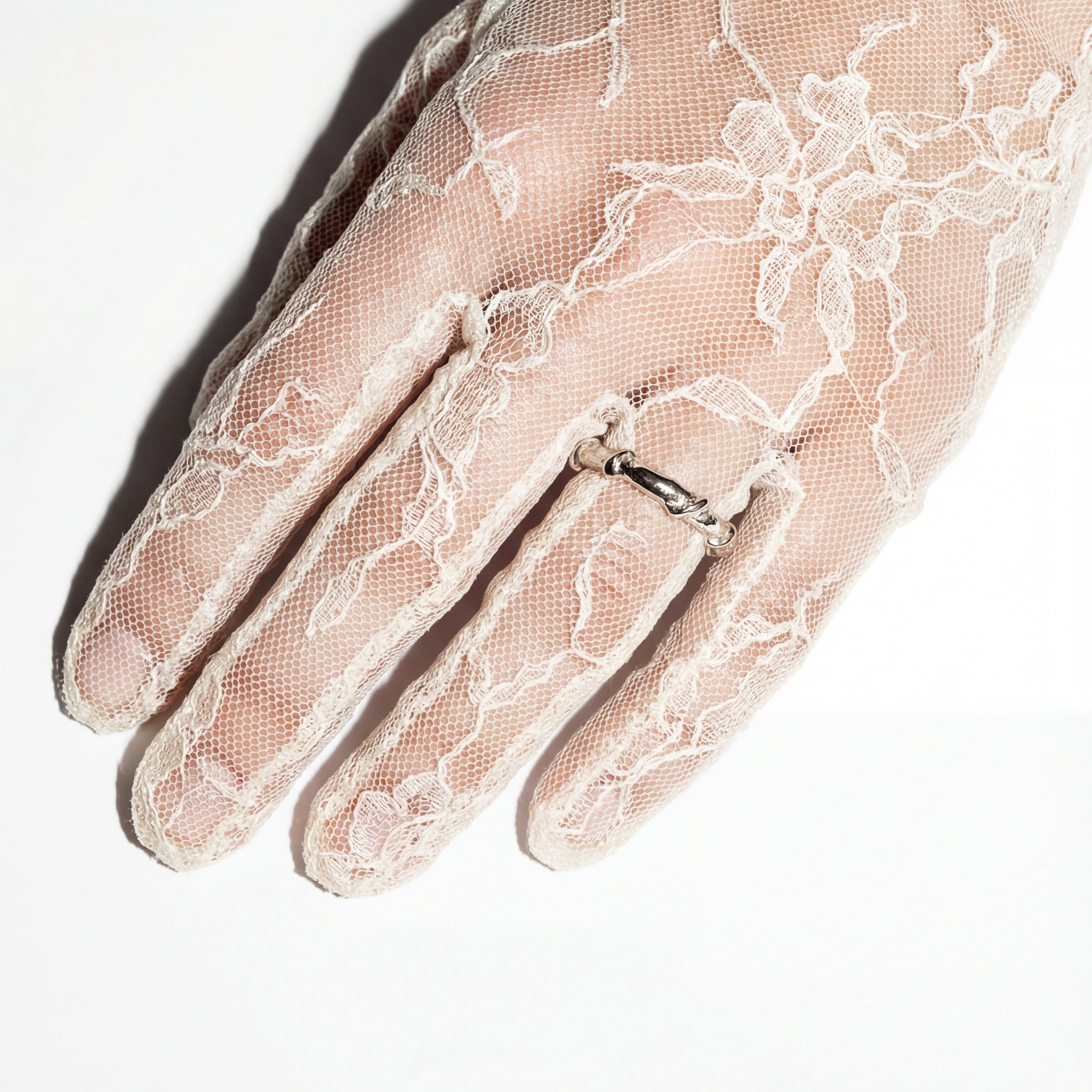 The Vinea Antica Ring - White Gold