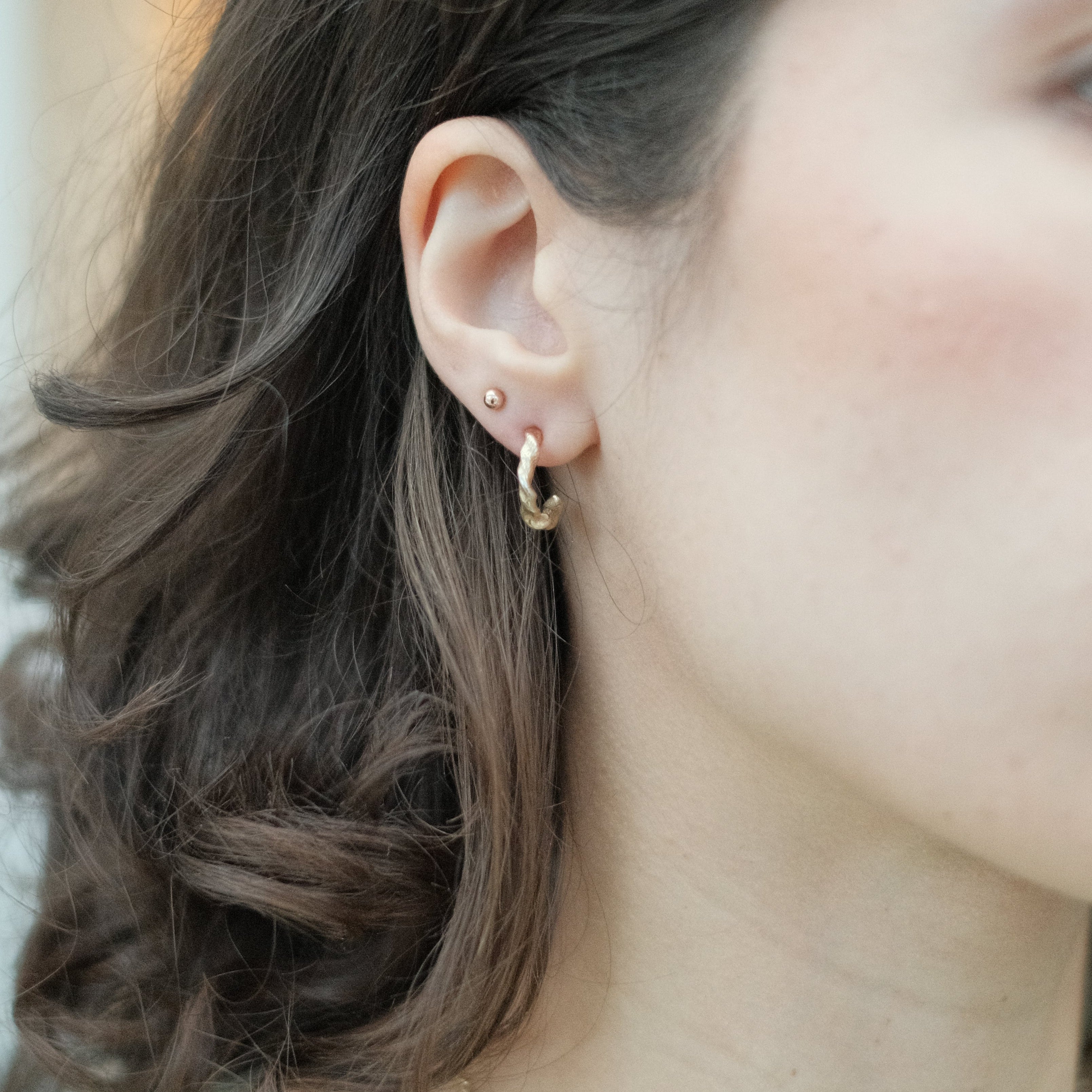 THE TWISTED BEESWAX HOOPS — 9ct Gold