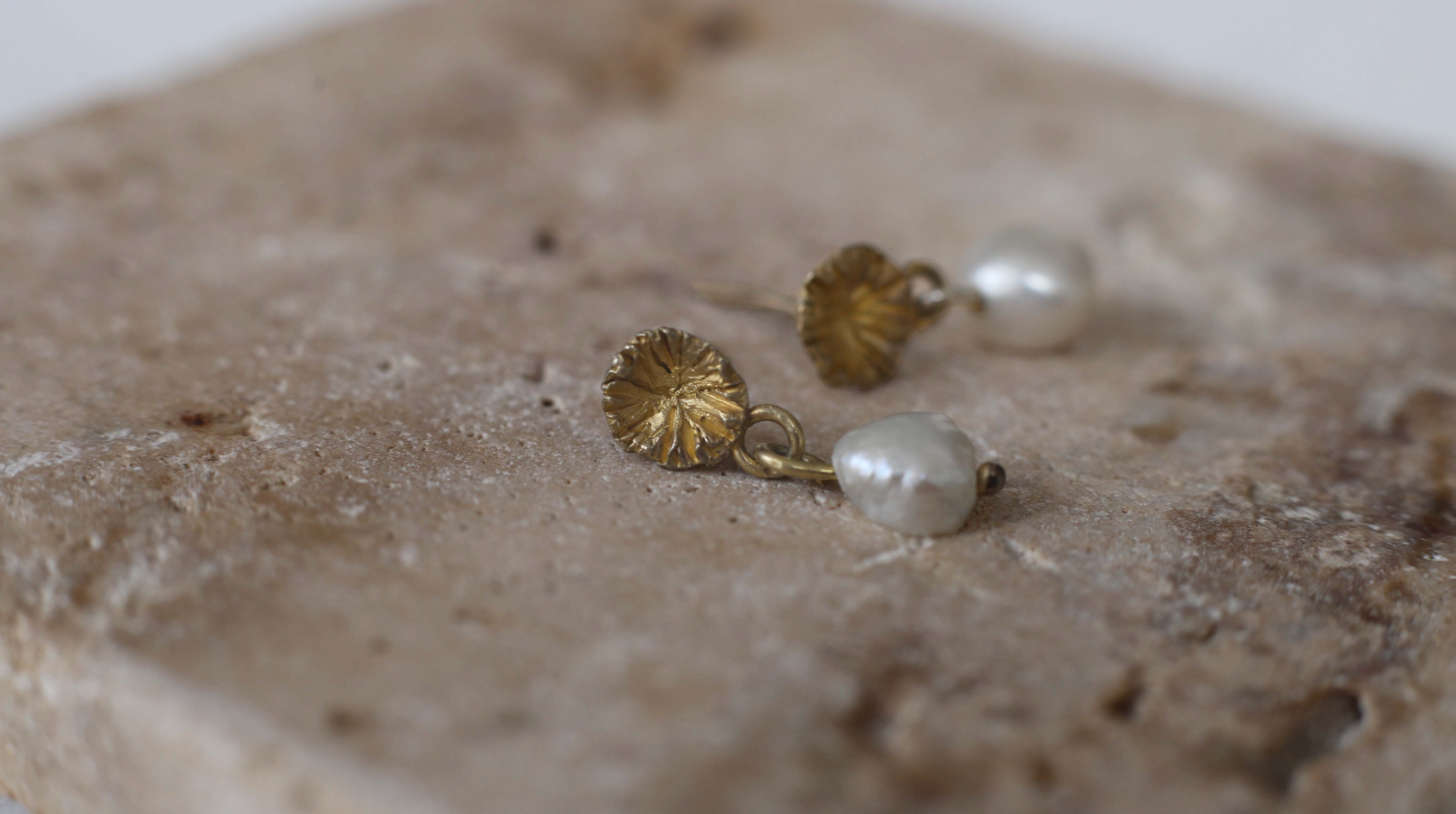 The Forget-me-not pearl drop Earrings