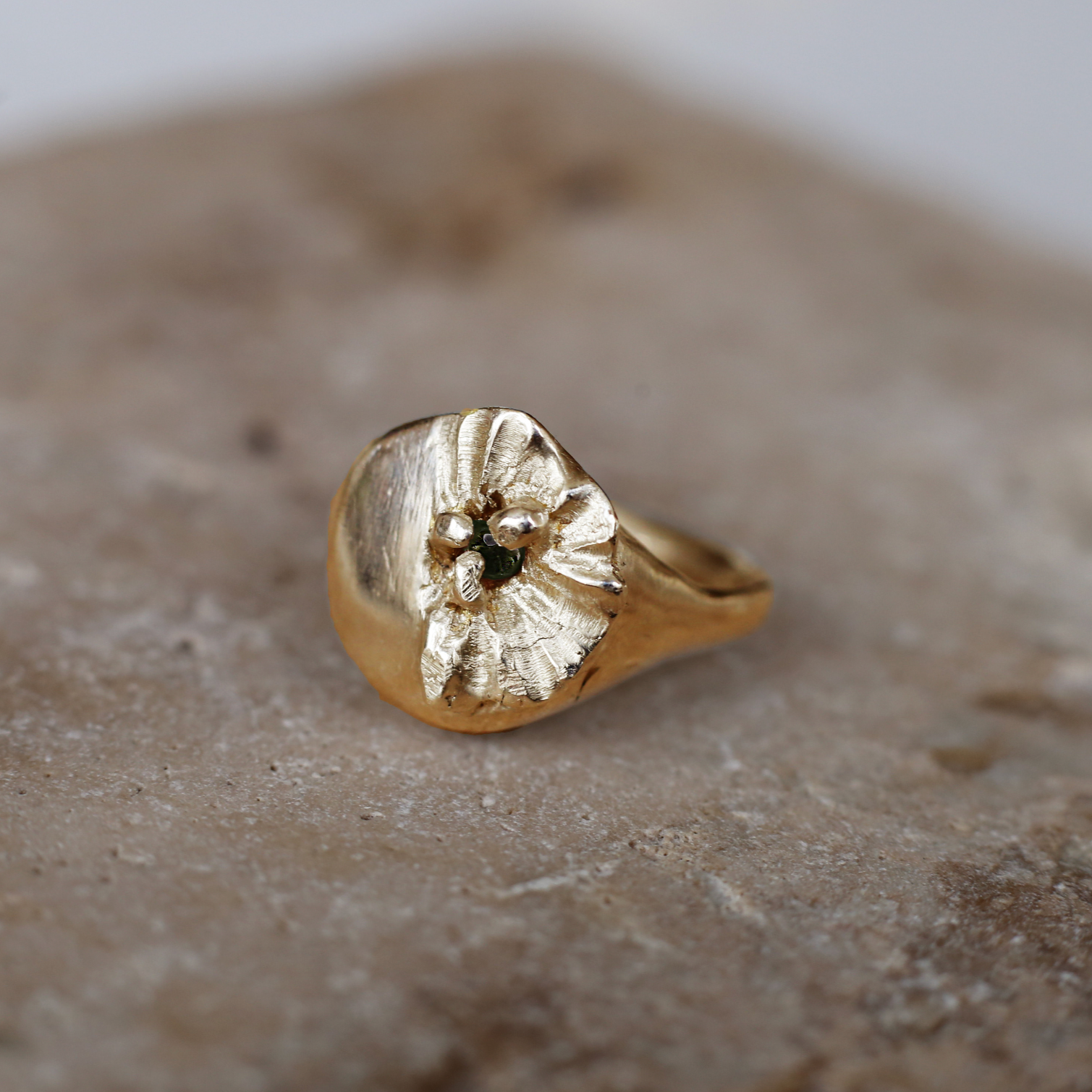 18ct Yellow gold ring product shot, with floral detail