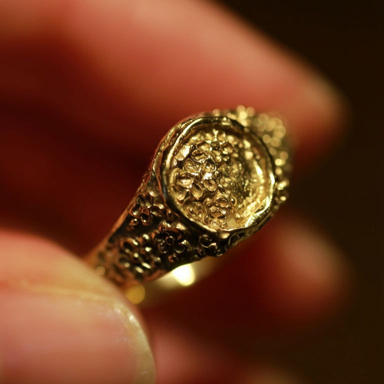 THE THALORA SIGNET — Floral Signet (9ct Gold)