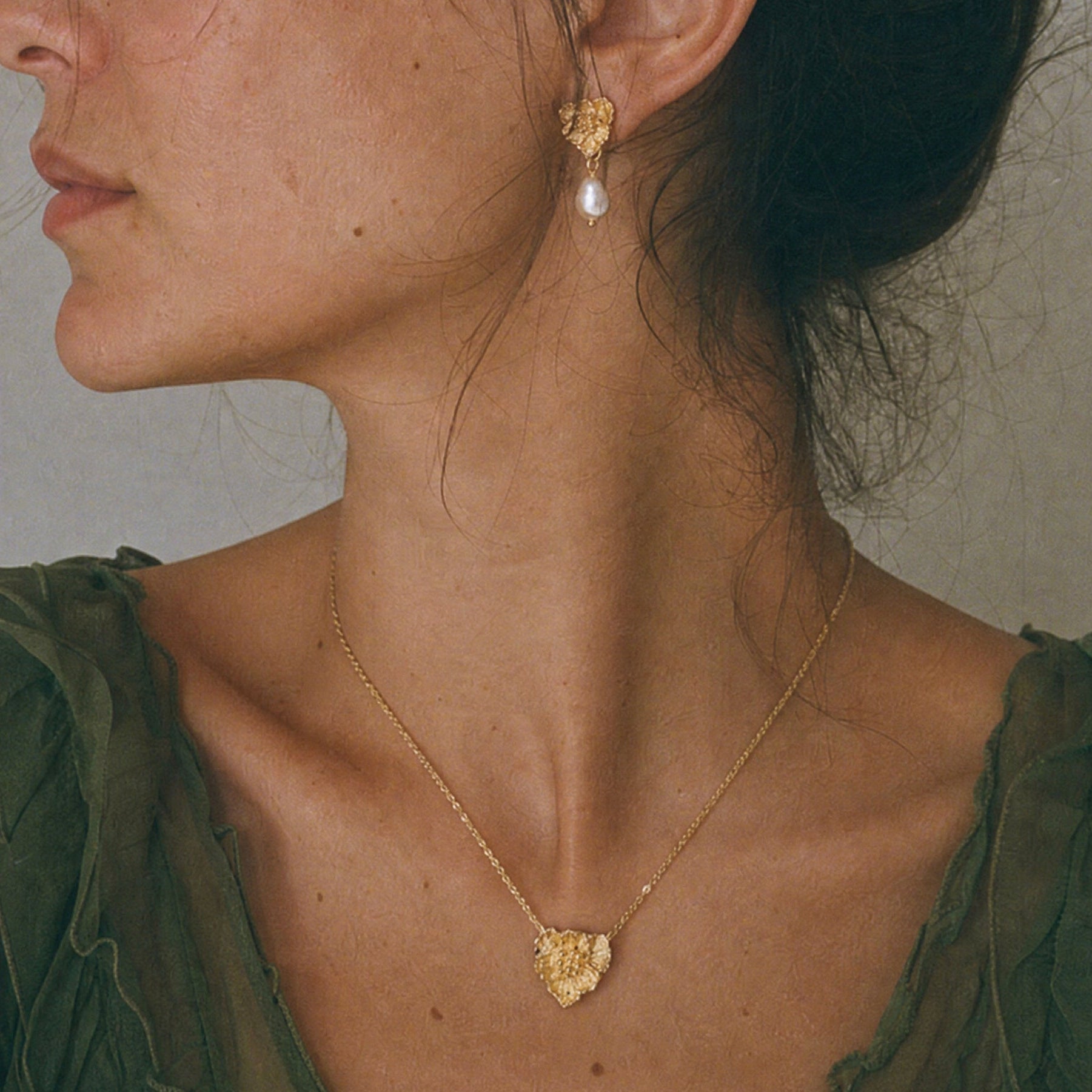 Anthemis Drop Necklace – Delicate Floral Pendant Necklace in Sterling Silver & Gold Vermeil (Copy)