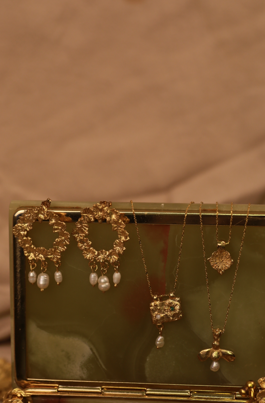 the tablet of floral necklace gold vermeil jewellery bow